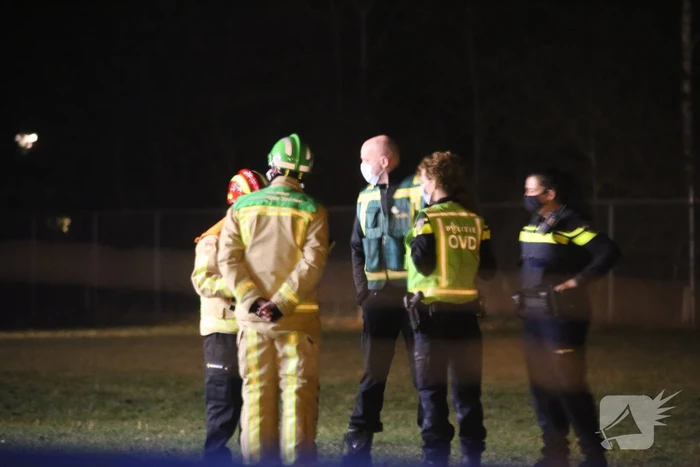 Brandweer bestrijd grote brand in loods Timmerwerken Damen