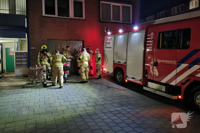 Hevige stank door een lekkende brommer