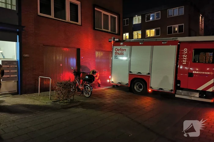 Hevige stank door een lekkende brommer