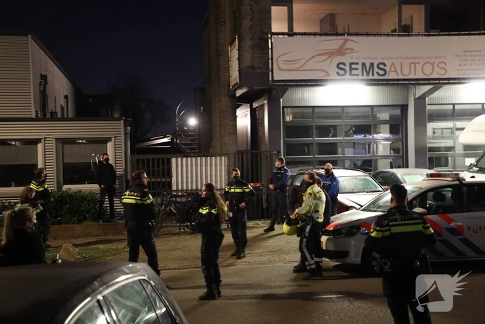 Politie en handhaving doen inval in woning
