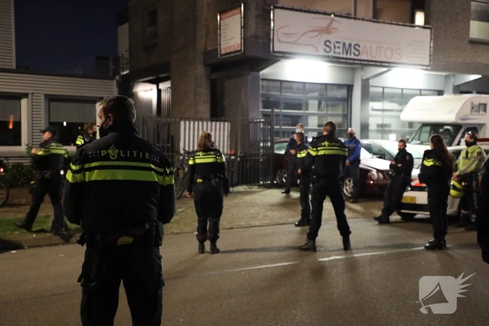 Politie en handhaving doen inval in woning