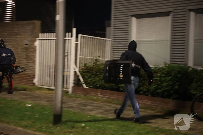 Politie en handhaving doen inval in woning