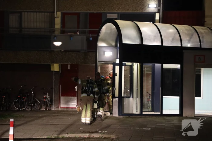 Brandweer doet onderzoek naar vreemde lucht in appartement