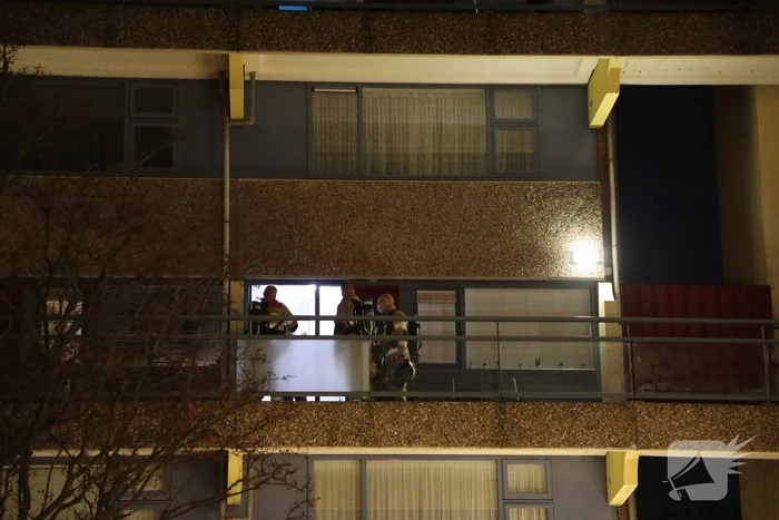 Brandweer doet onderzoek naar vreemde lucht in appartement