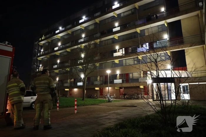 Brandweer doet onderzoek naar vreemde lucht in appartement