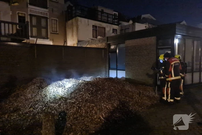 Berg met houtsnippers uit elkaar gehaald