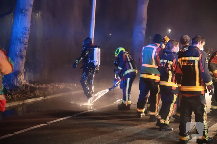 Taxi raakt van de weg belandt te water