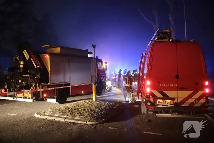 Taxi raakt van de weg belandt te water