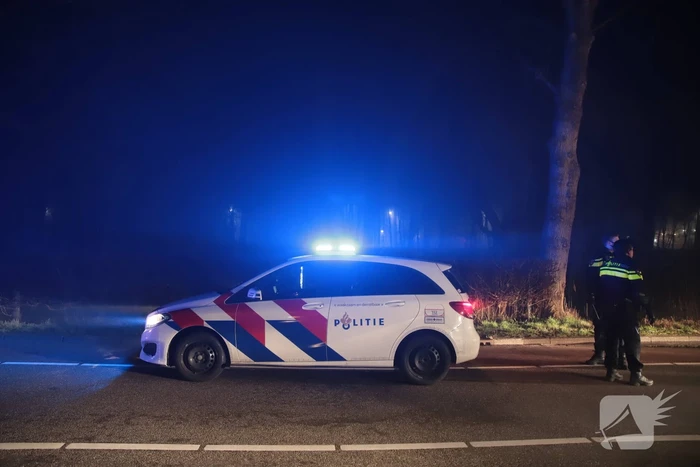 Taxi raakt van de weg belandt te water