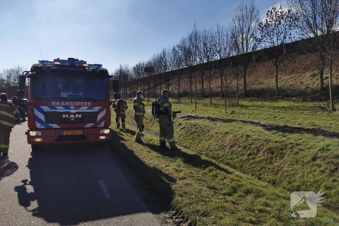 Brand langs slootkant geblust