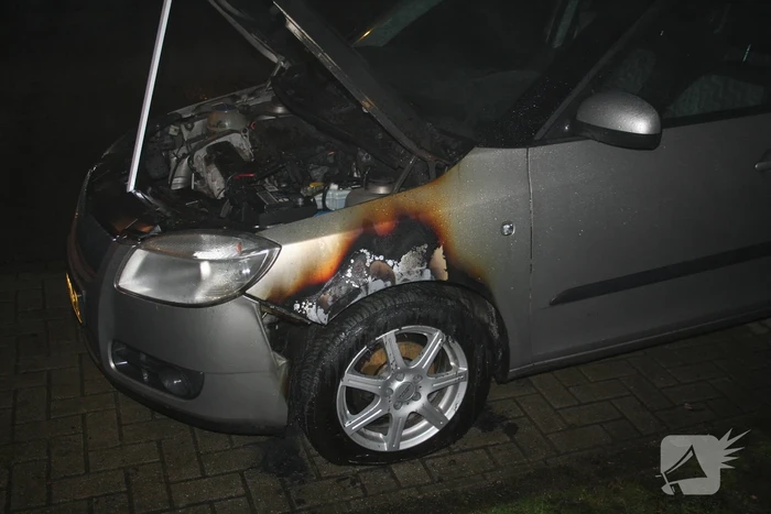 Onderzoek naar mogelijke brandstichting bij auto