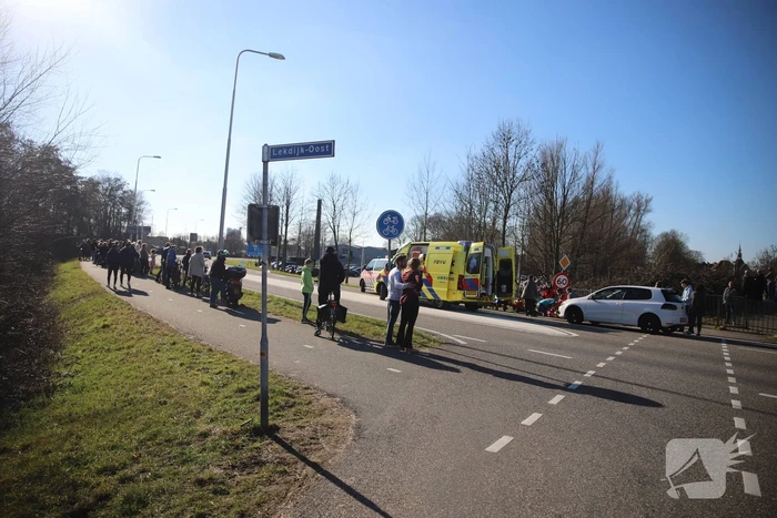 Fietser ernstig gewond bij botsing met auto