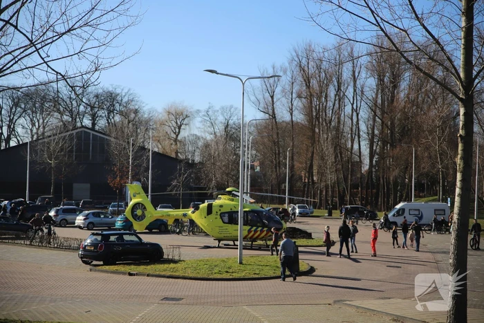 Fietser ernstig gewond bij botsing met auto