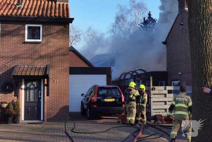 Veel rook bij brand in schuur