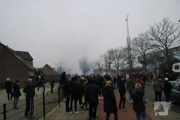 Spelersbus Cambuur onthaald door supporters