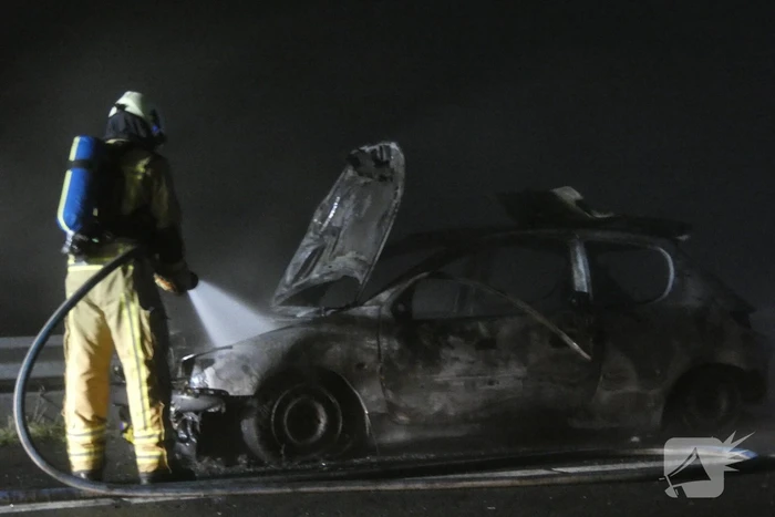 Auto volledig uitgebrand