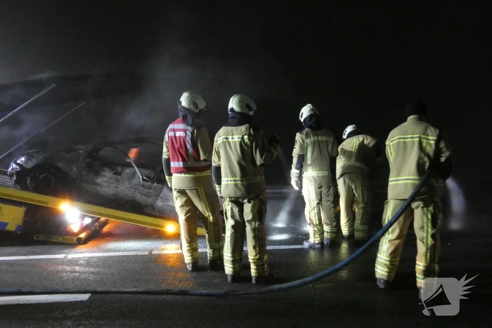Auto volledig uitgebrand