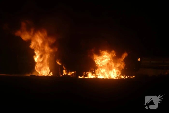 Auto volledig uitgebrand