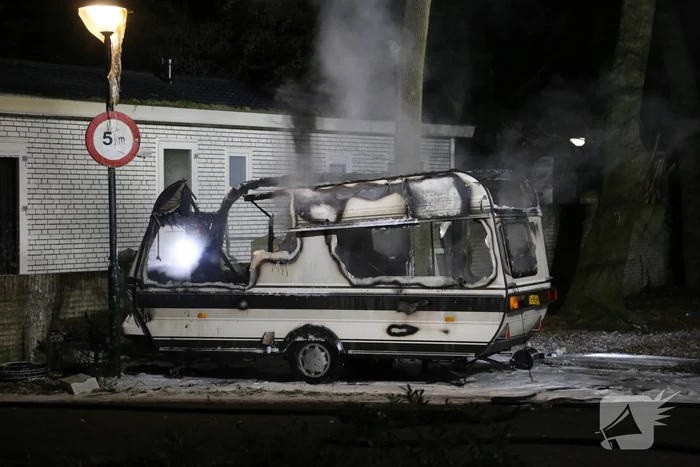 Caravan volledig verwoest door brand