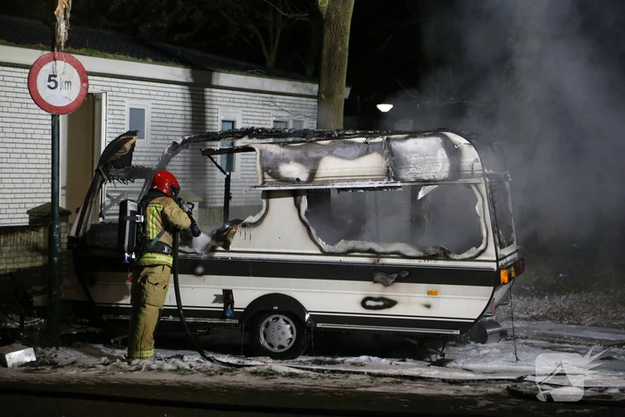 Caravan volledig verwoest door brand