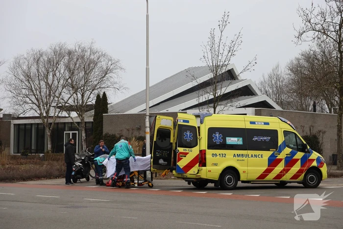 Scooterrijdster gewond na uitwijkmanoeuvre