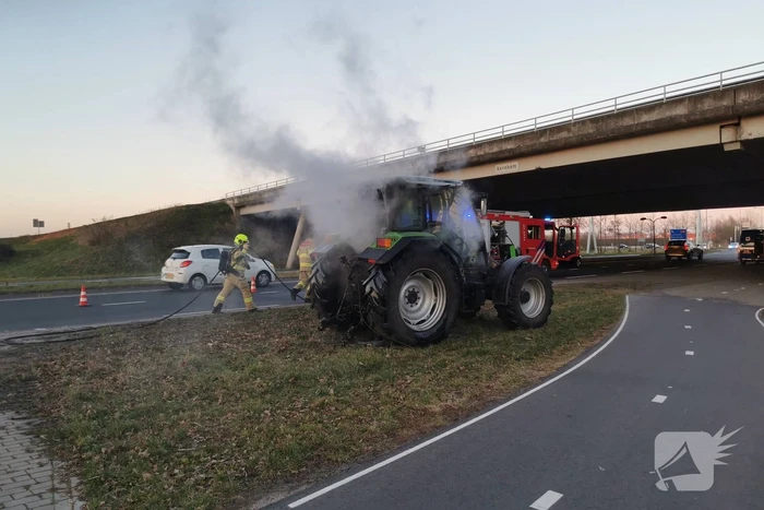 Tractor met aanhanger vlam gevat