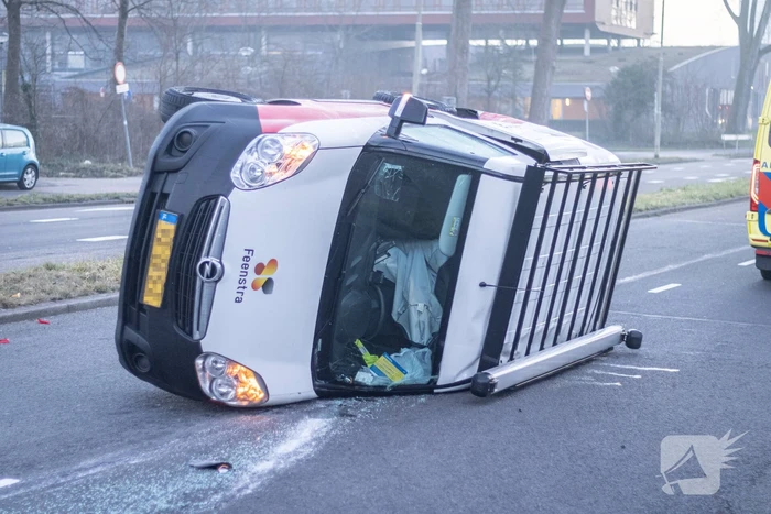 Enorme schade na aanrijding op kruising