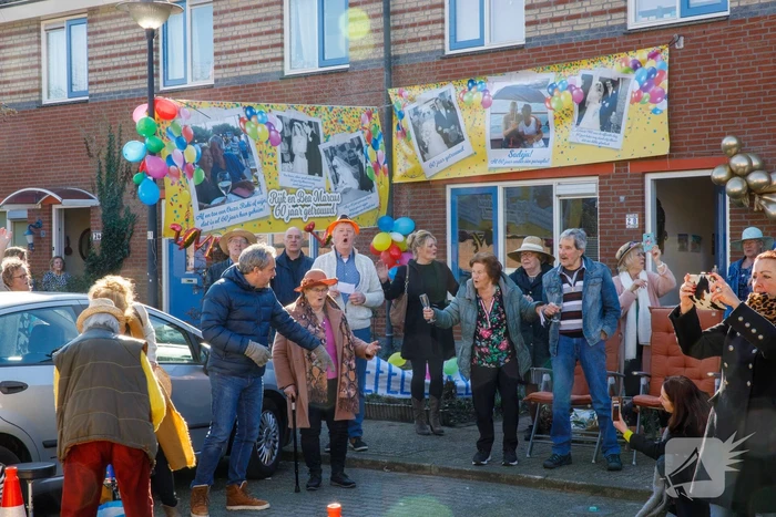 Groot feest op straat voor 60-jarig bruidspaar Rijk en Bea Marcus