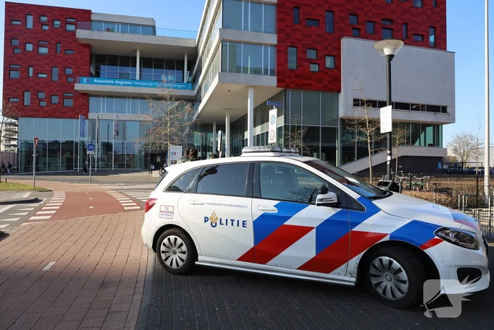 Scooterrijder aangereden tijdens het oversteken door een auto