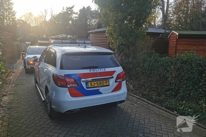 De politie doet onderzoek naar een overleden persoon