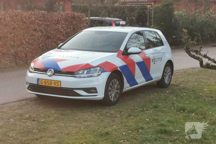 De politie doet onderzoek naar een overleden persoon