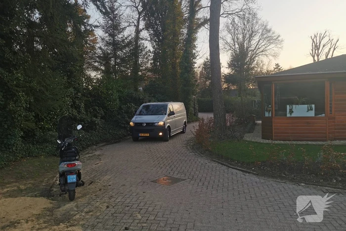 De politie doet onderzoek naar een overleden persoon