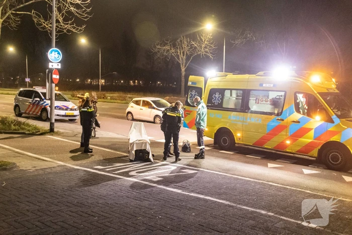 Twee fietsers in botsing na inhaalactie
