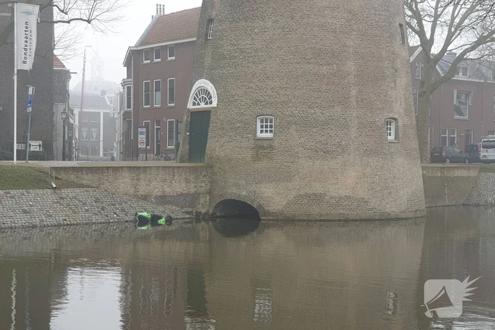 Opnieuw Go Sharing deelscooter te water