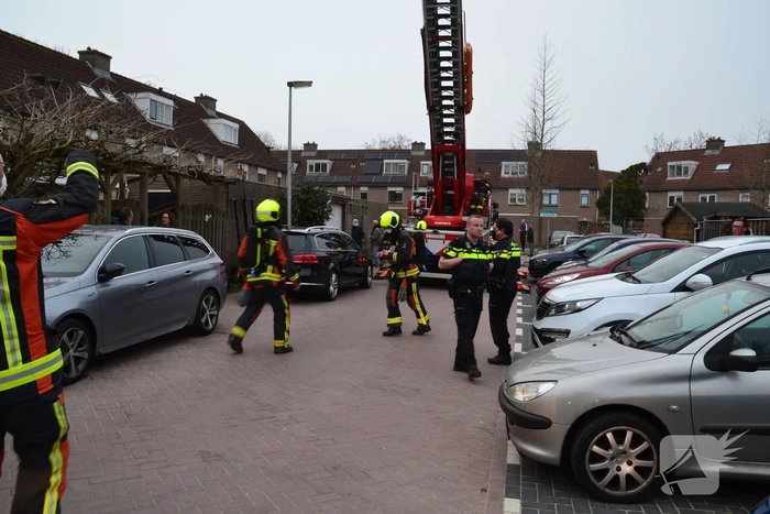 Schoorsteen woning in brand