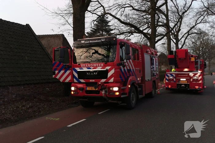 Bewoners blussen brandende schoorsteen