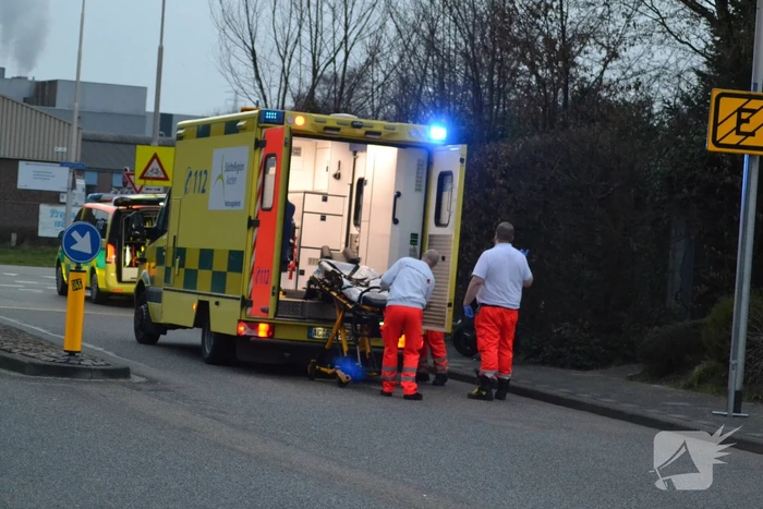 Scooterrijder aangereden door personenauto