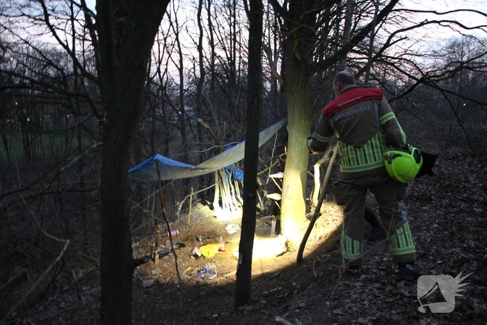 Brand bij hangplek in bosjes