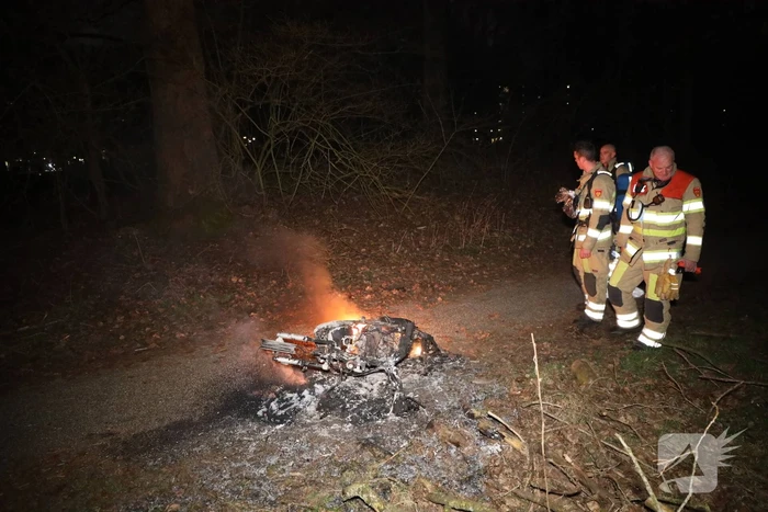 Scooter in brand gestoken