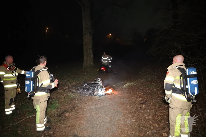 Scooter in brand gestoken