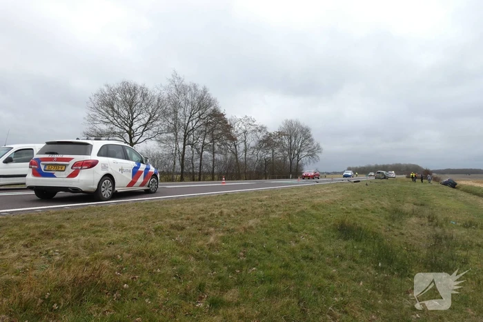 Auto belandt in sloot bij ongeval