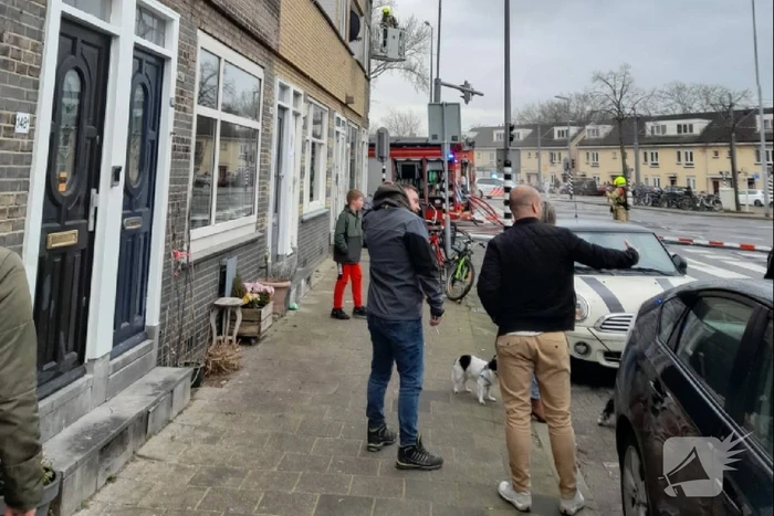 Voorbijganger ontdekt grote brand in woning