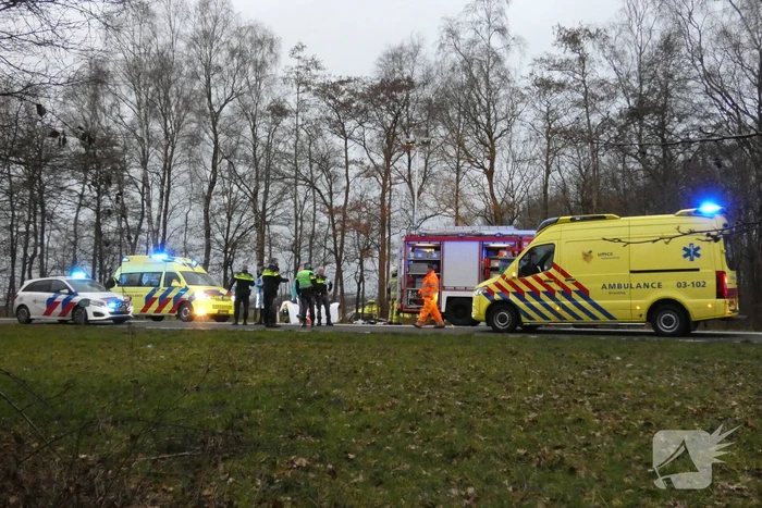 Bestuurder bekneld bij ernstig verkeersongeval