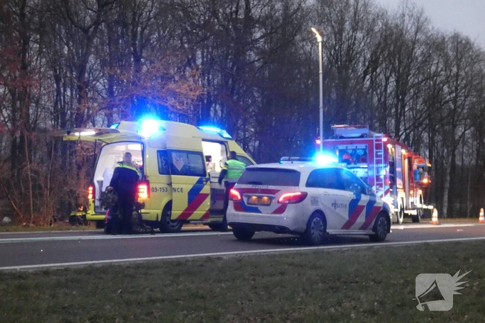 Bestuurder bekneld bij ernstig verkeersongeval