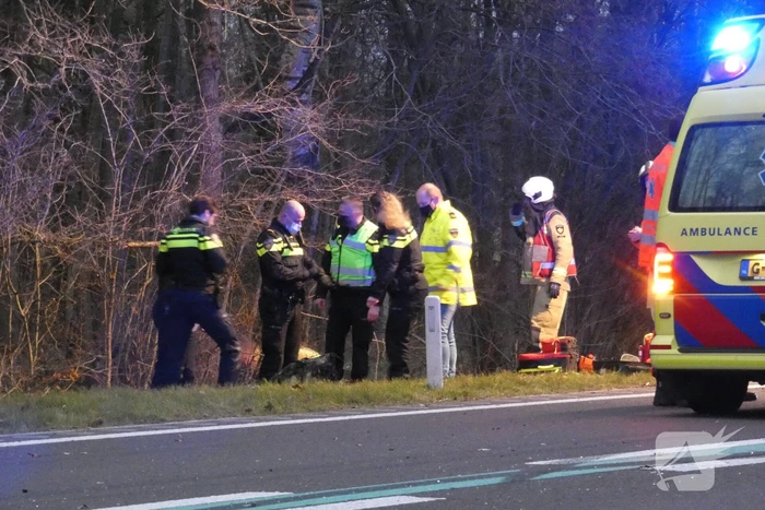 Bestuurder bekneld bij ernstig verkeersongeval