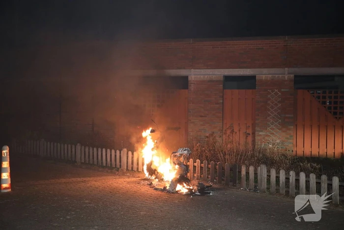 Wederom scooter verwoest door brand