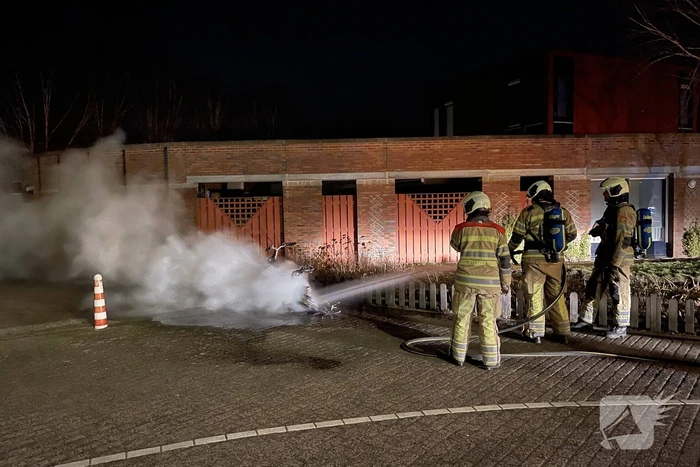 Wederom scooter verwoest door brand