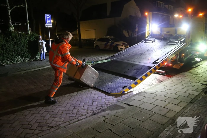 Loodzware kluis ligt urenlang op straat