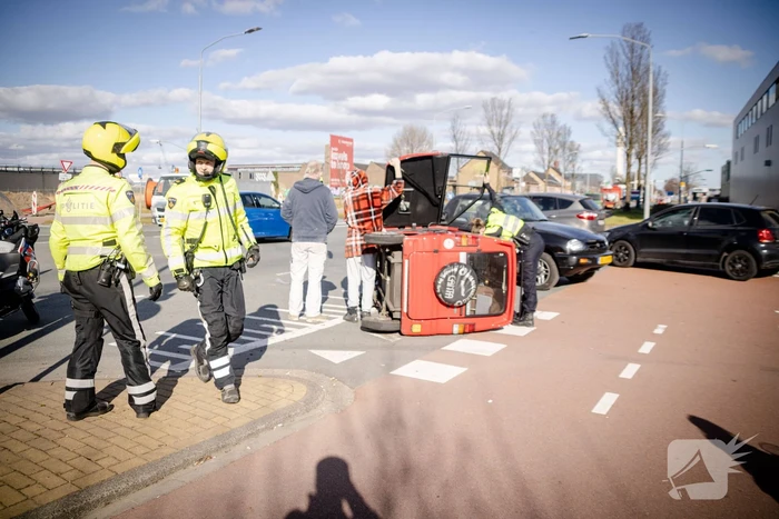 Bestuurder landt op zijn kant met Canta