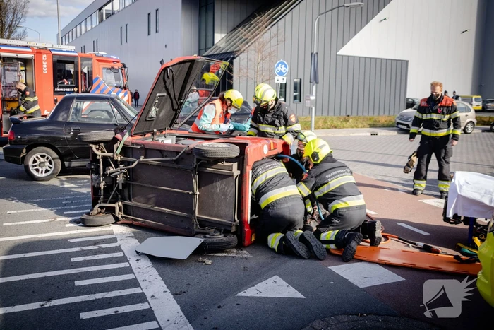 Bestuurder landt op zijn kant met Canta